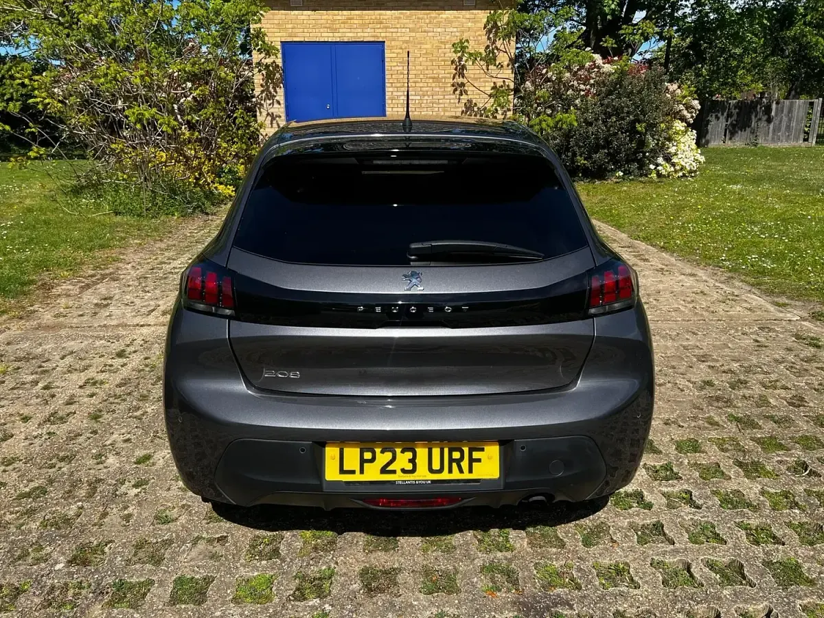 Używany Peugeot 208 Active+ 2023 Szary Hatchback