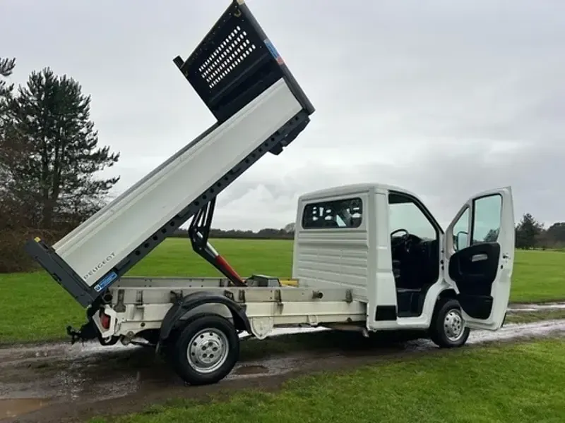 Begagnad Peugeot Boxer 140 HK (102 kW) 2021 Vit Van
