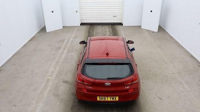 Used Hyundai i30 SE 120 HP (88 kW) 2017 Red Hatchback