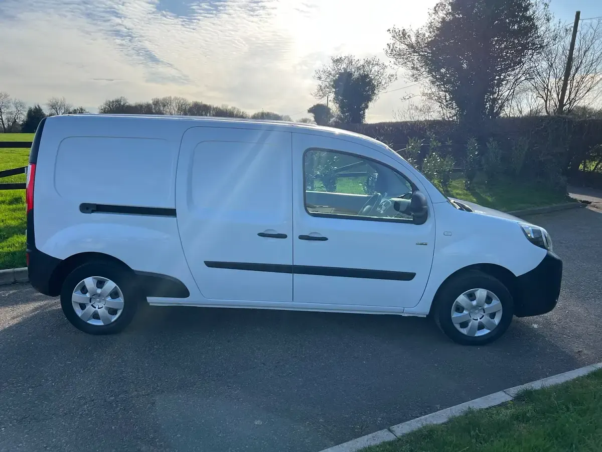 Used Renault Kangoo Business 44 kW (60 HP) 2019 White MPV