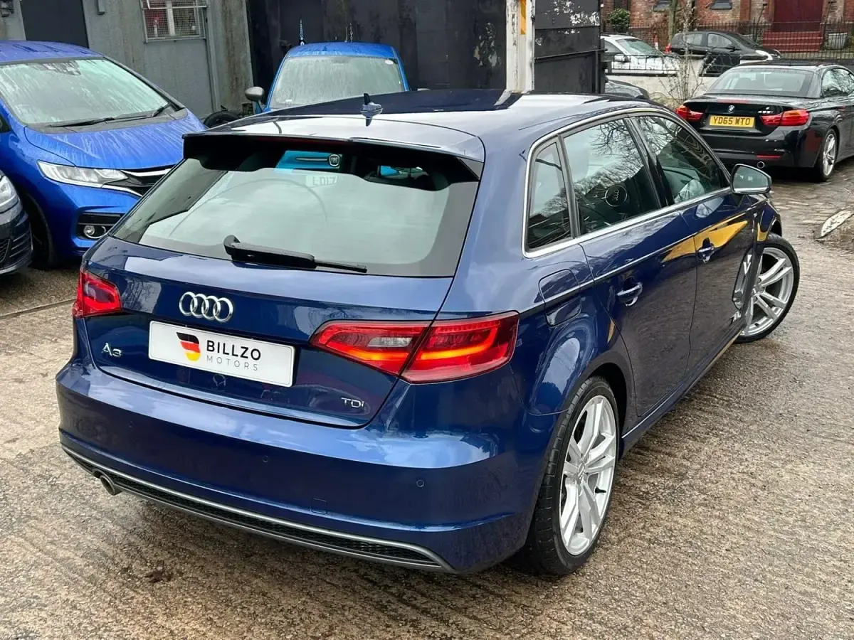 Używany Audi A3 S-Line 110 KM (80 kW) 2015 Niebieski Hatchback