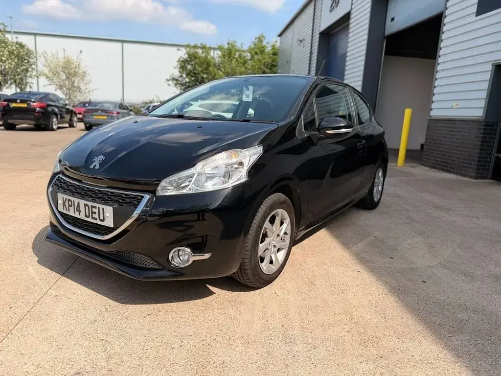 Używany Peugeot 208 Active 2014 Czarny Hatchback