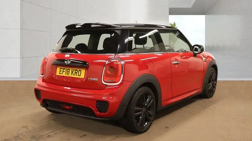 Usado Mini Cooper Hatch 2018 Rojo Utilitario