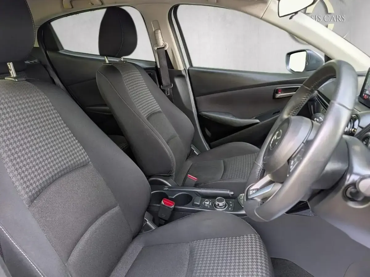 Używany Mazda 2 2018 Biały Hatchback