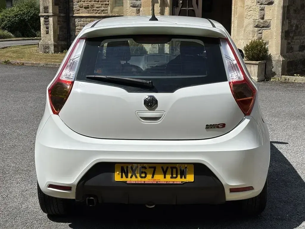 Used MG MG3 106 HP (77 kW) 2017 White Hatchback