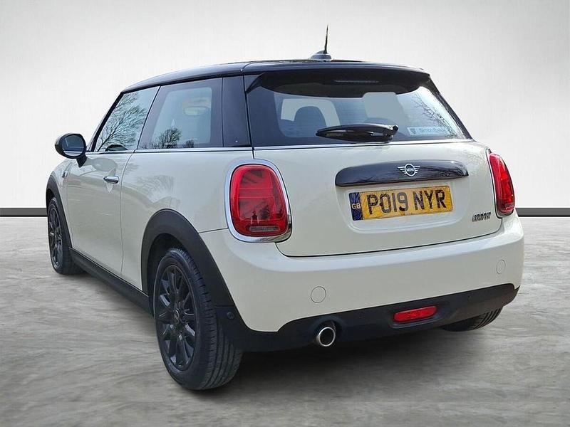 Używany Mini Cooper Classic 134 KM (98 kW) 2019 Biały Hatchback