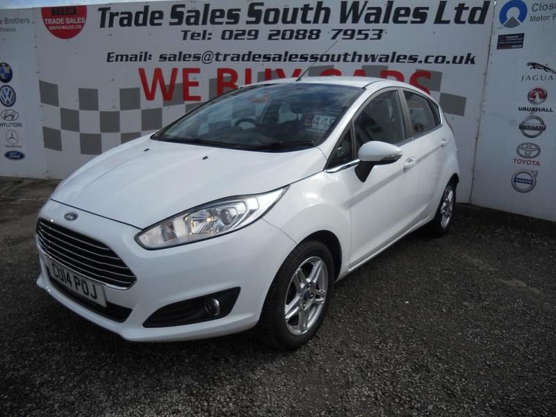 Used Ford Fiesta Zetec 82 HP (60 kW) 2014 White Hatchback
