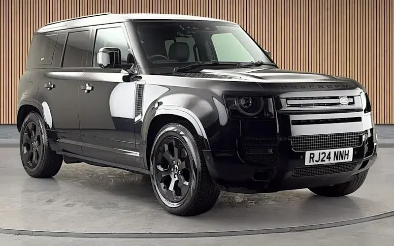 Used Land Rover Defender SE Dynamic 300 HP (220 kW) 2023 SUV