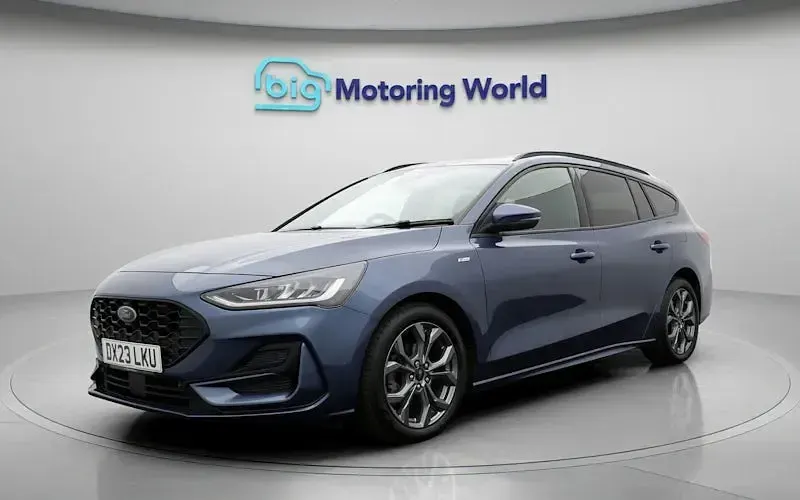 Used Ford Focus ST-Line 155 HP (114 kW) 2023 Blue Estate