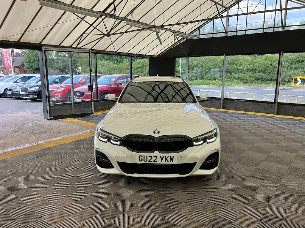 Used BMW 330e M Sport 292 HP (214 kW) 2022 White Estate