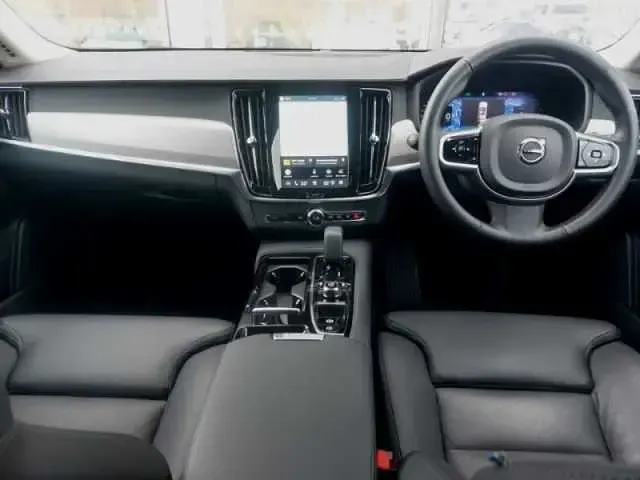 Used Volvo V90 Plus 345 HP (253 kW) 2025 Black Estate