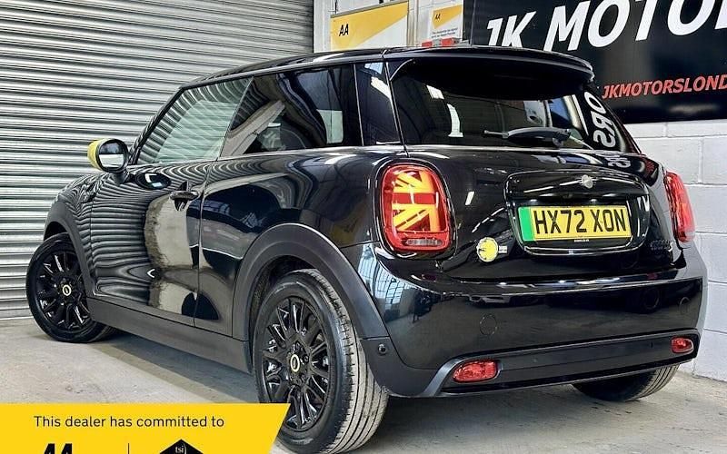 Begagnad Mini Cooper Level 2 135 kW (184 HK) 2023 Halvkombi