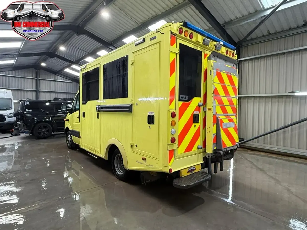 Used Mercedes Sprinter 190 HP (139 kW) 2015 Yellow
