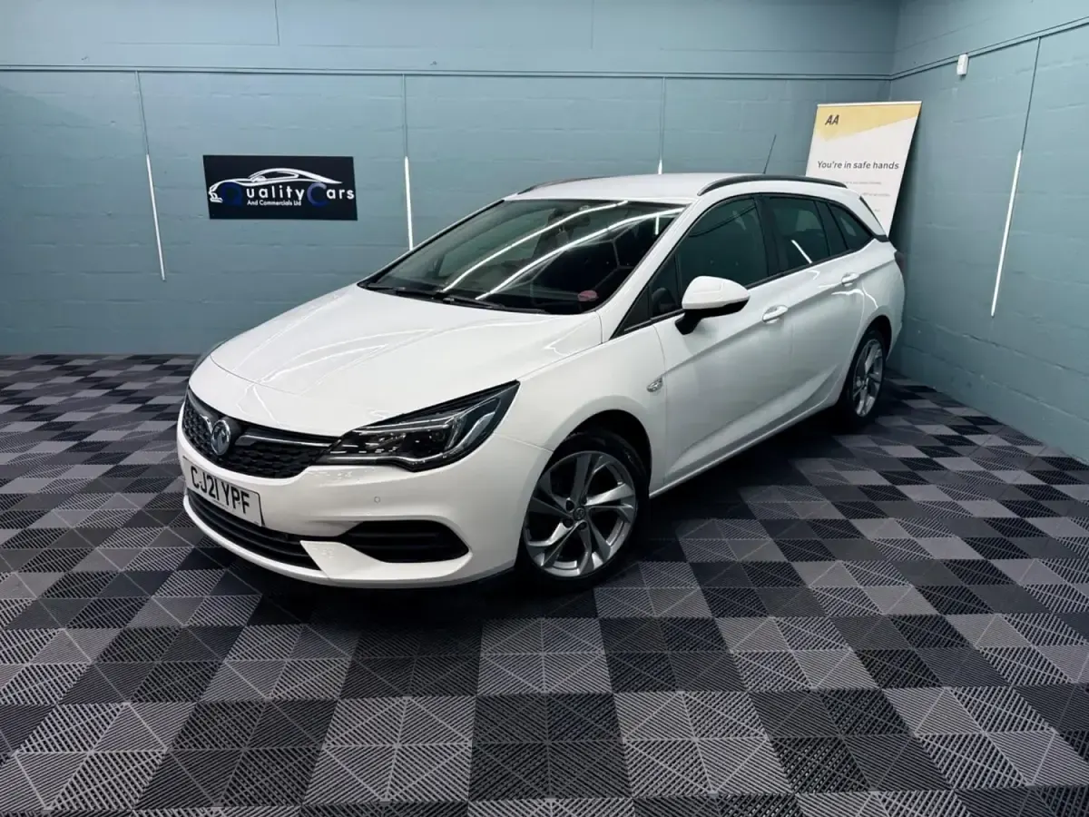 Begagnad Vauxhall Astra S 2021 Vit Kombi