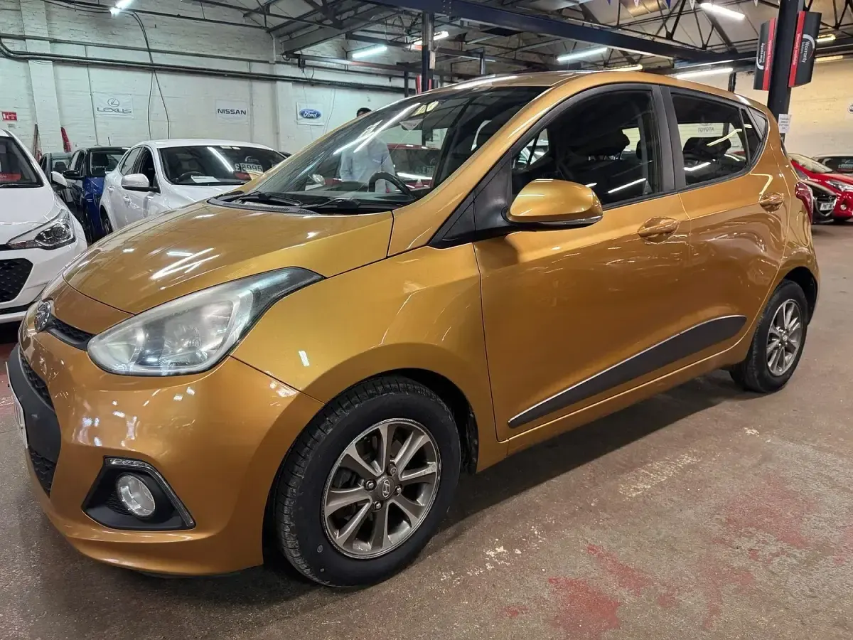 Used Hyundai i10 Premium 87 HP (63 kW) 2014 Orange Hatchback