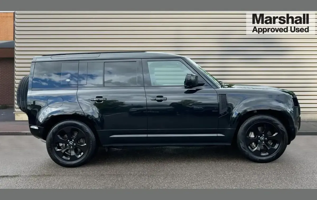 Used Land Rover Defender SE Dynamic 300 HP (220 kW) 2023 Black SUV