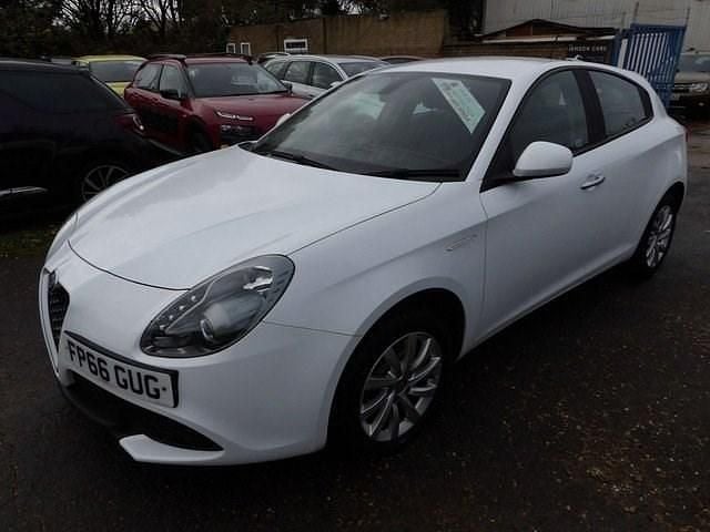 Used Alfa Romeo Giulietta 150 HP (110 kW) 2016 White Hatchback