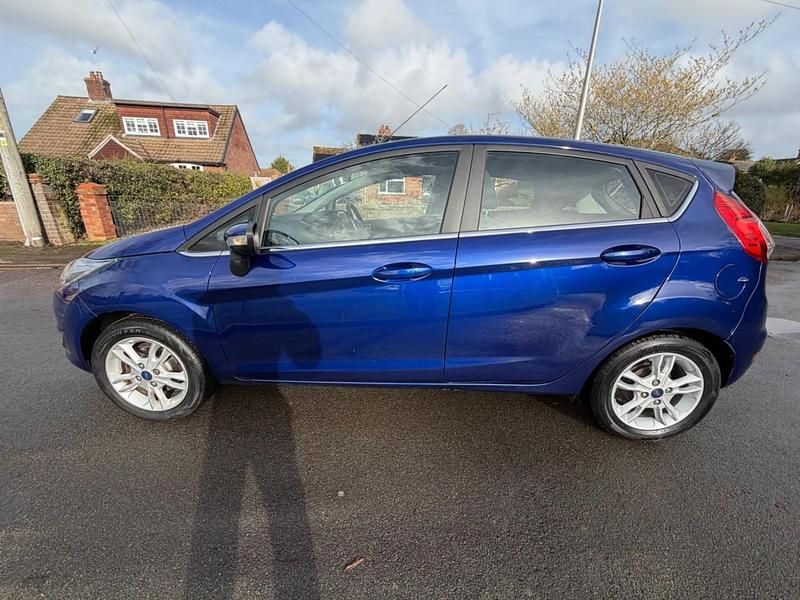 Used Ford Fiesta Zetec 2016 Blue Hatchback