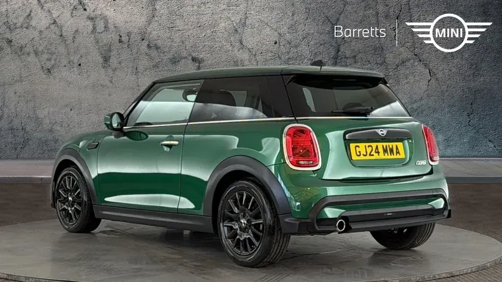 Used Mini Cooper Classic 134 HP (98 kW) 2024 Green Hatchback