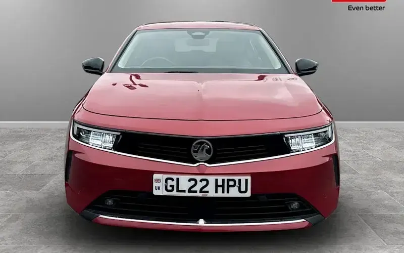 Usado Vauxhall Astra Design Edition 110 HP (80 kW) 2025 Citadino