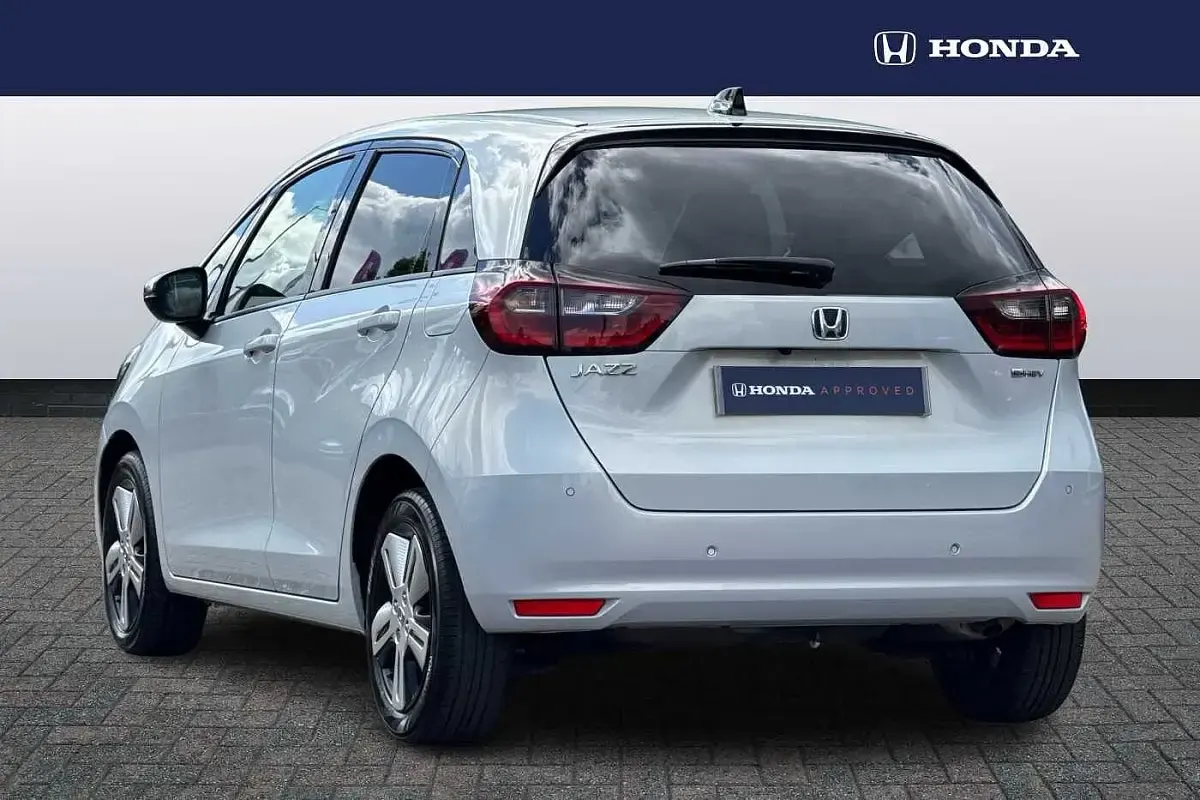 Used Honda Jazz Hybrid 109 HP (80 kW) 2023 White Hatchback