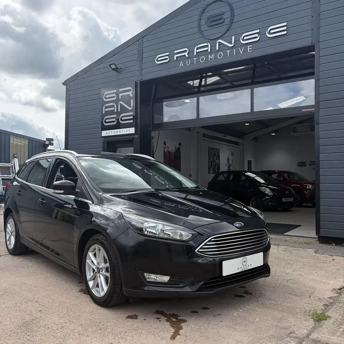 Used Ford Focus Zetec 125 HP (91 kW) 2016 Black Estate