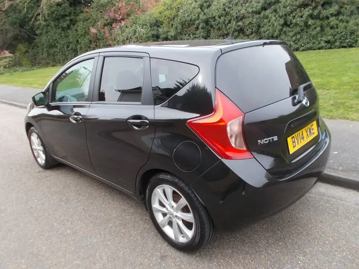 Used Nissan Note Tekna 90 HP (66 kW) 2014 Black Hatchback
