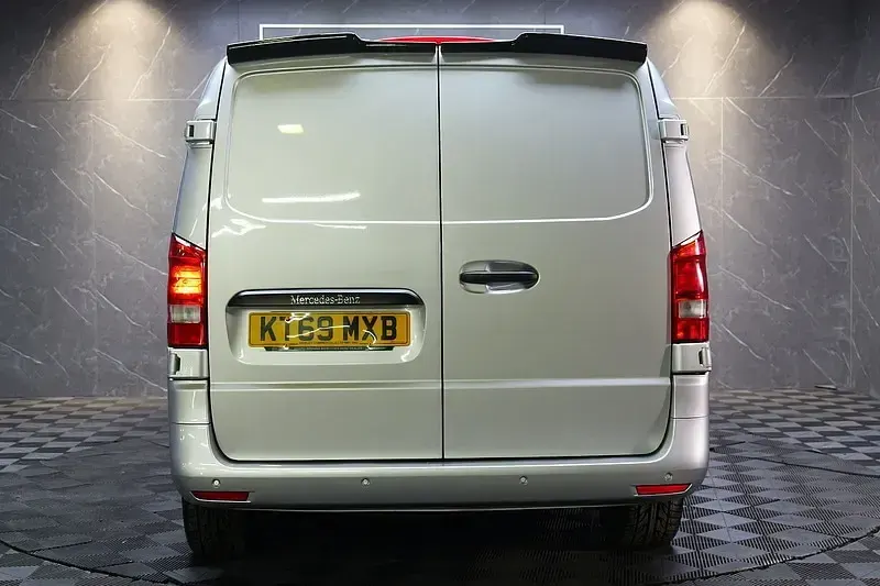 Begagnad Mercedes Vito Progressive 102 HK (75 kW) 2020 Silver Van