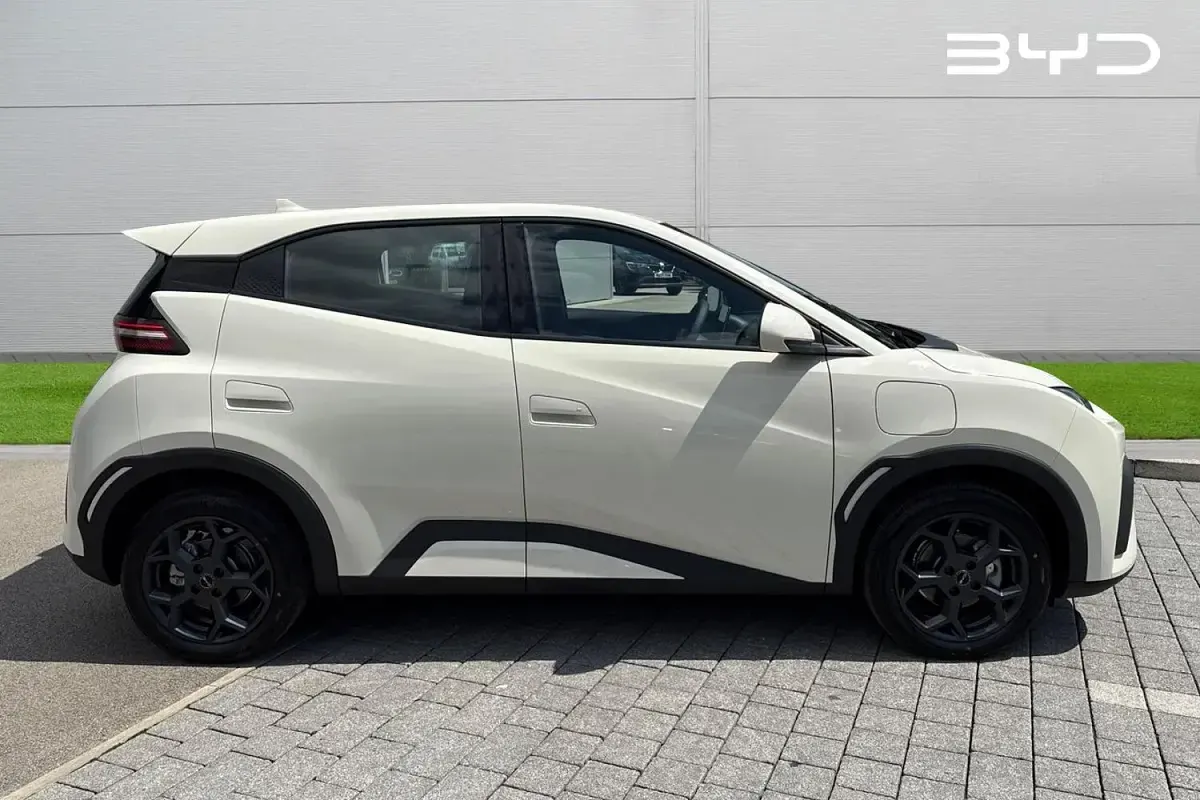 New BYD Dolphin Boost 64 kW (88 HP) 2025 White Hatchback