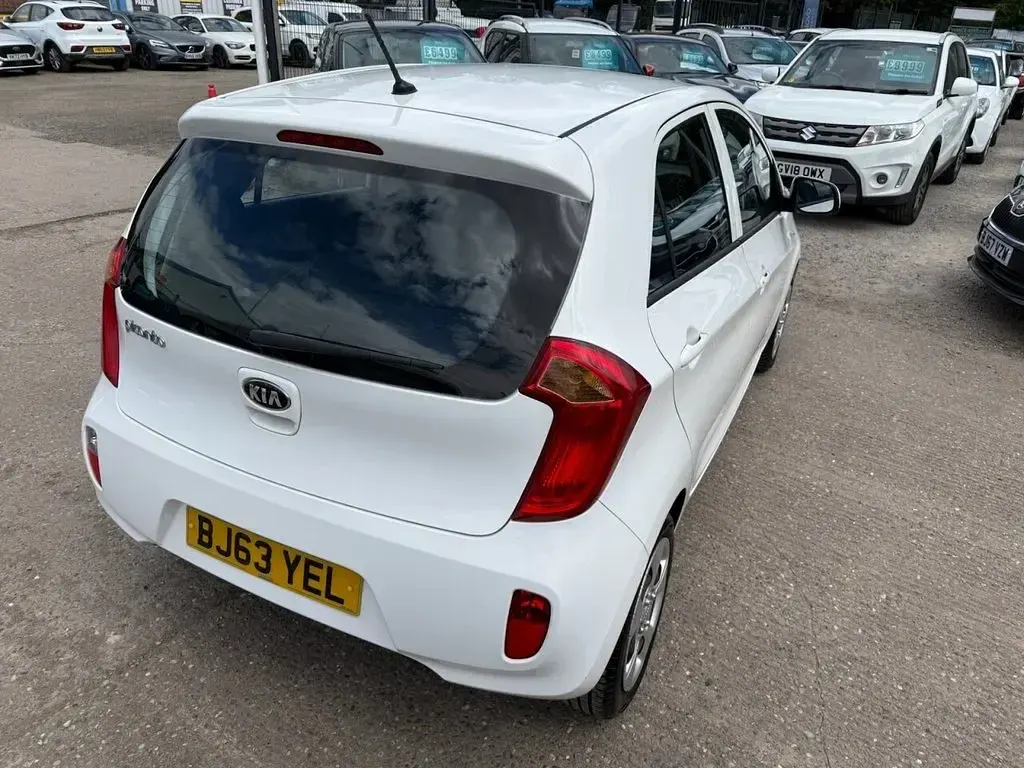 Used Kia Picanto 68 HP (50 kW) 2013 White Hatchback