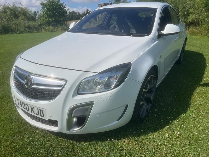 Second-hand Vauxhall Insignia 2013 Alb Hatchback