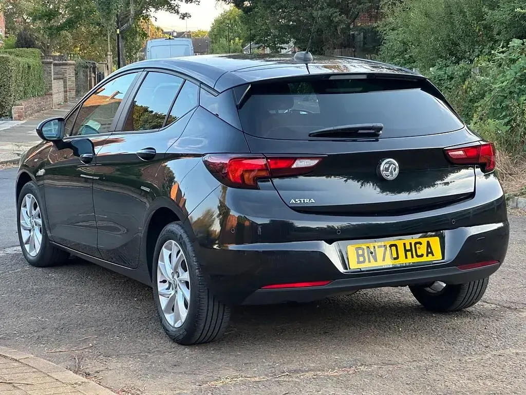 Used Vauxhall Astra Business Edition 105 HP (77 kW) 2020 Black Hatchback