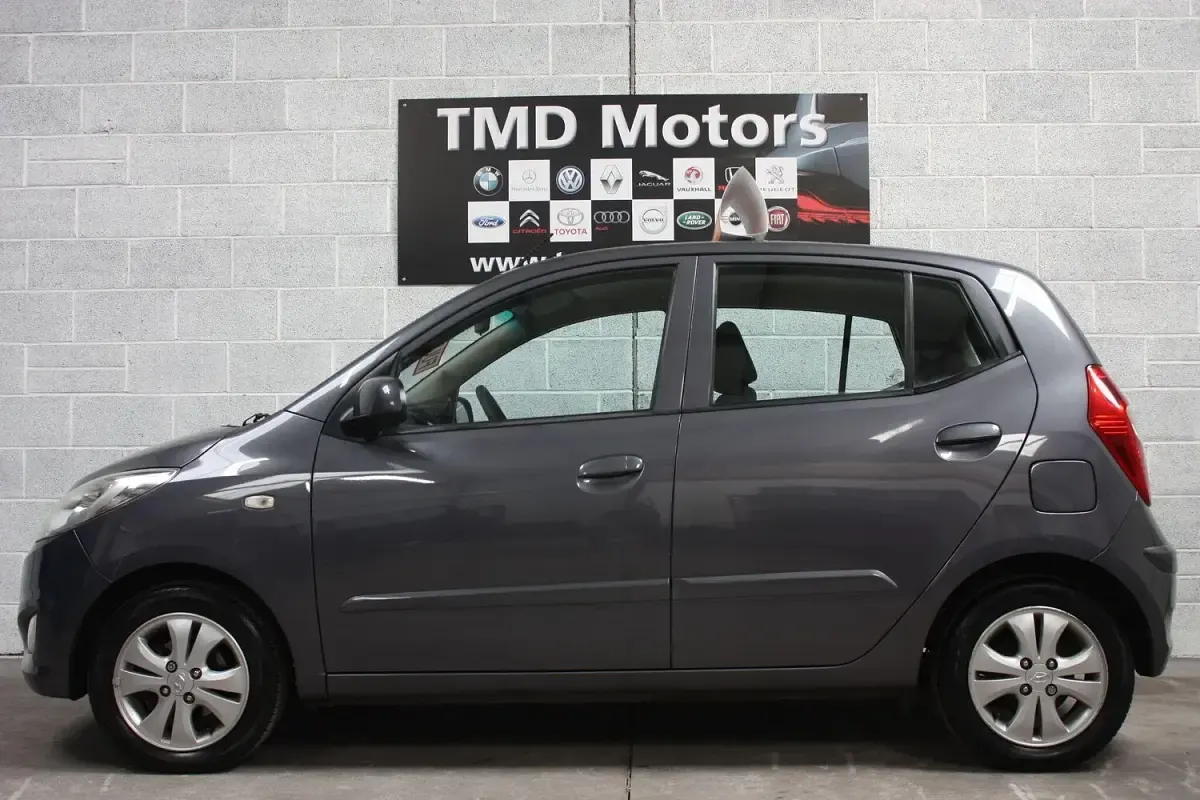 Used Hyundai i10 Active 83 HP (61 kW) 2013 Blue Hatchback