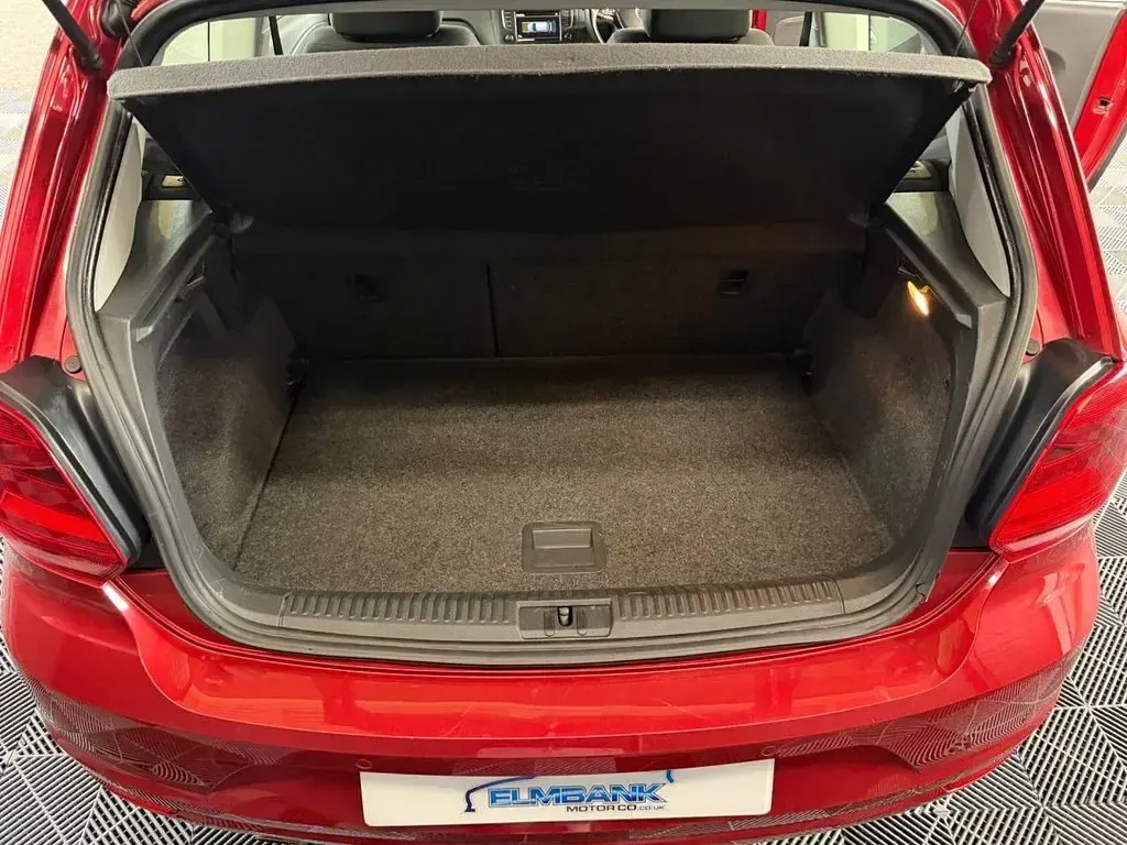 Used VW Polo SE 90 HP (66 kW) 2015 Red Hatchback