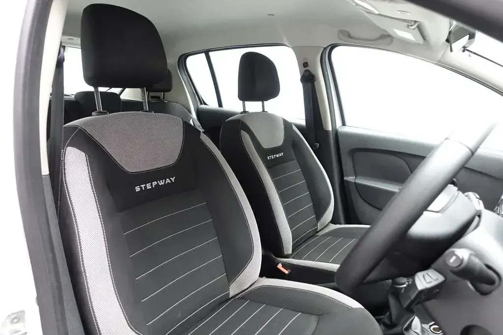 Used Dacia Sandero Essentiel 75 HP (55 kW) 2020 White Hatchback