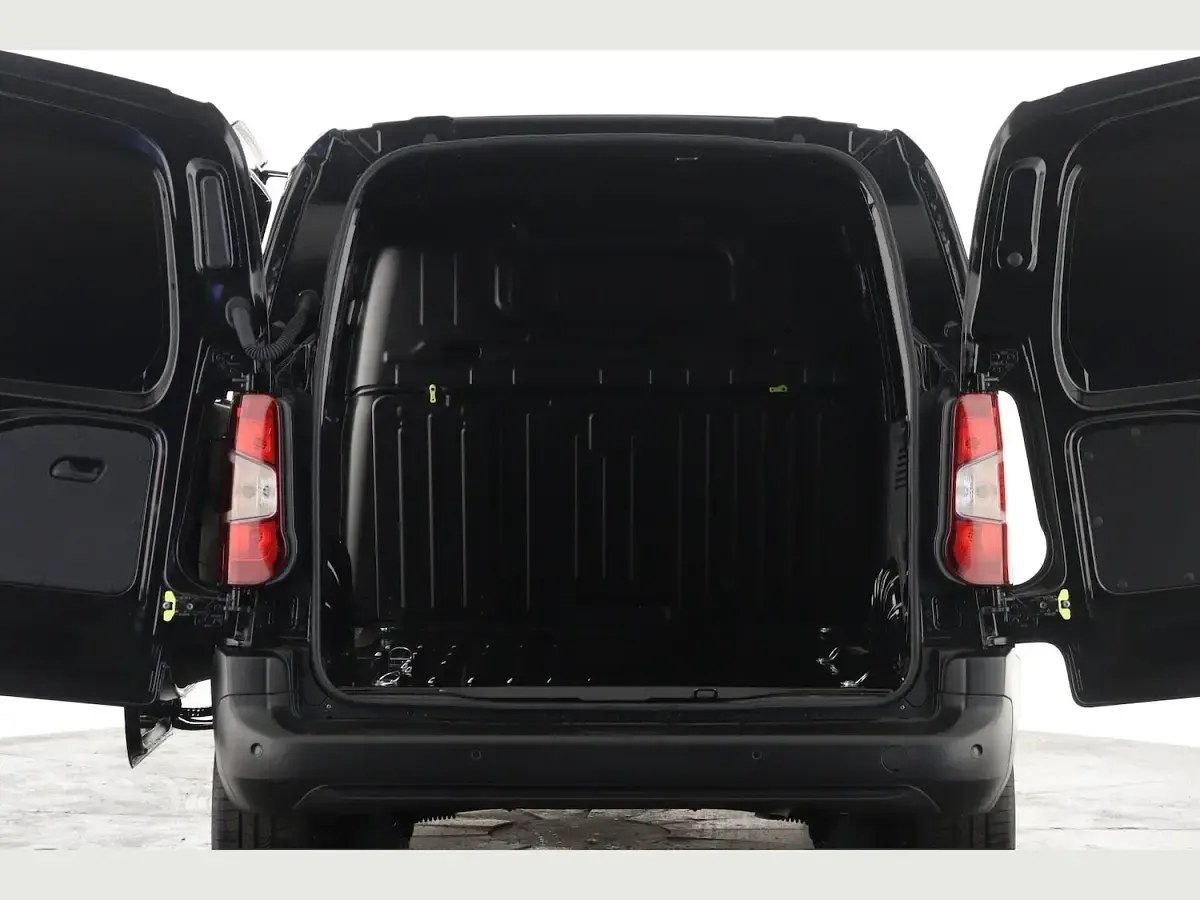New Peugeot Partner 131 HP (96 kW) 2026 Black MPV