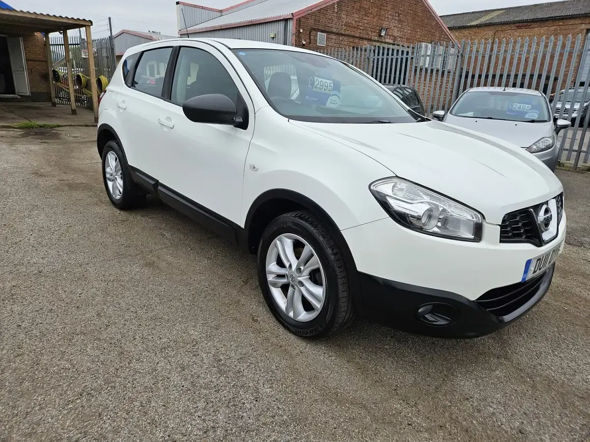 Used Nissan Qashqai Acenta 150 HP (110 kW) 2011 White SUV