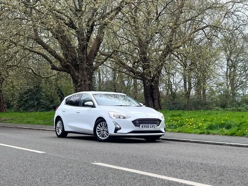 Usado Ford Focus Titanium 125 HP (91 kW) 2018 Branco Citadino