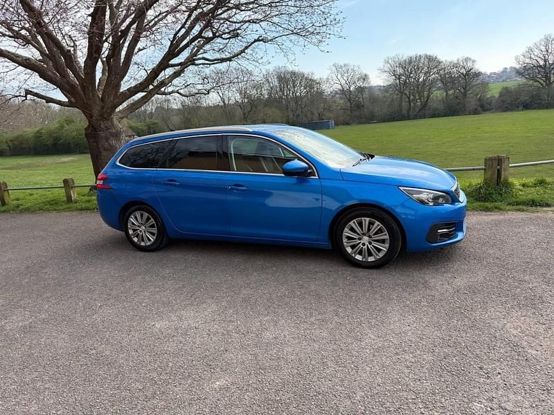 Used Peugeot 308 SW Allure 130 HP (95 kW) 2021 Blue Estate