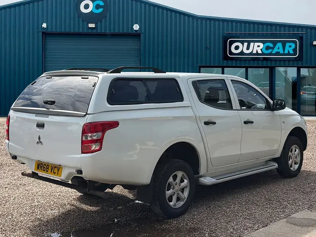 Used Mitsubishi L200 2018 White Pickup