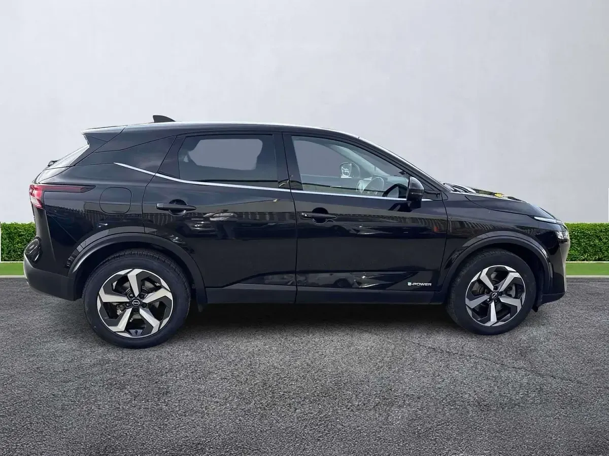 Used Nissan Qashqai N-Connecta 190 HP (139 kW) 2023 Black SUV