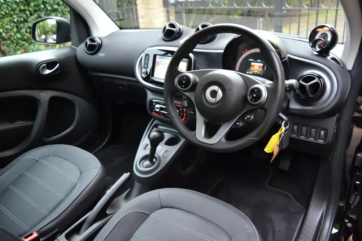 Used Smart ForTwo Coupé Premium 71 HP (52 kW) 2017 Black Coupe
