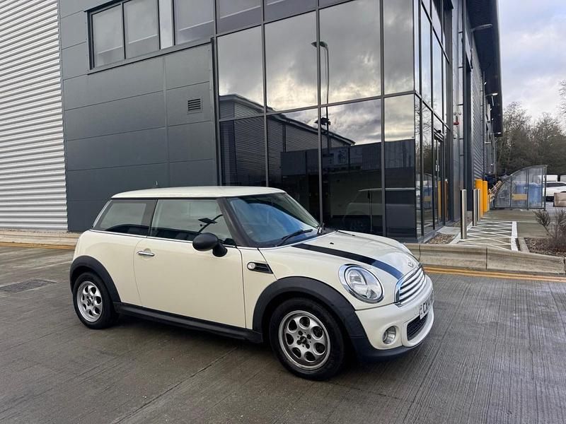 Used Mini ONE Hatch 97 HP (71 kW) 2014 White Hatchback