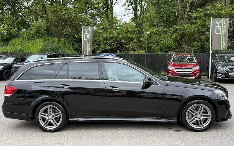 Usado Mercedes E350 AMG Line Premium Plus 258 HP (189 kW) 2014 Preto Carrinha