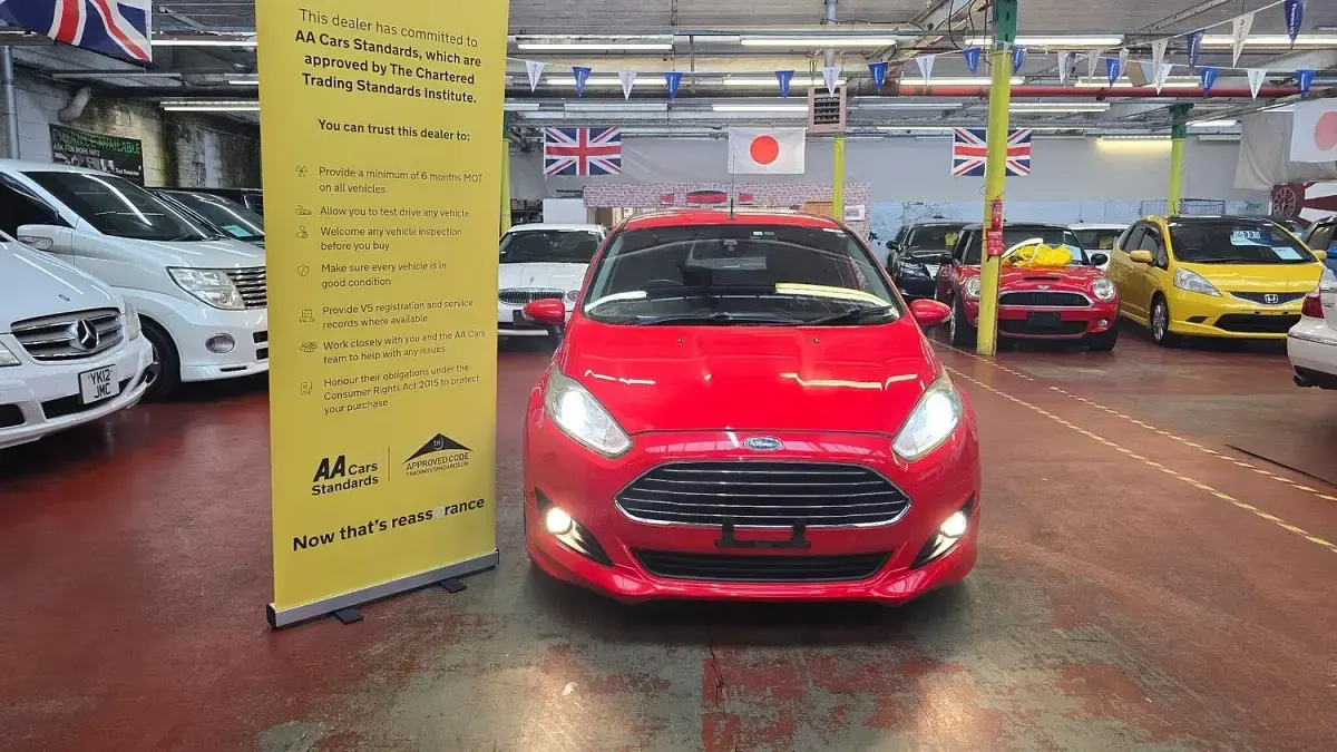 Used Ford Fiesta Zetec 100 HP (73 kW) 2014 Red Hatchback
