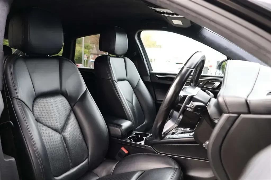 Begagnad Porsche Macan 2017 Grå SUV