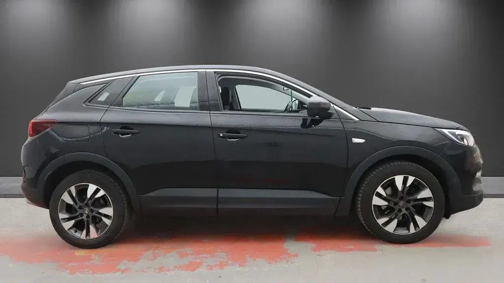 Used Vauxhall Grandland X Sport 130 HP (95 kW) 2019 Black SUV