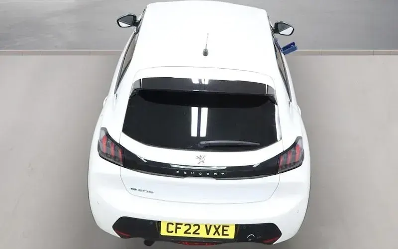 Used Peugeot e-208 Allure+ 100 kW (136 HP) 2022 White Hatchback