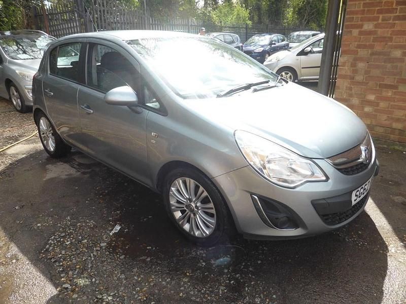 Second-hand Vauxhall Corsa 2012 Argintiu Hatchback