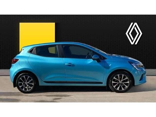 Used Renault Clio V Iconic 140 HP (102 kW) 2022 Blue  Hatchback
